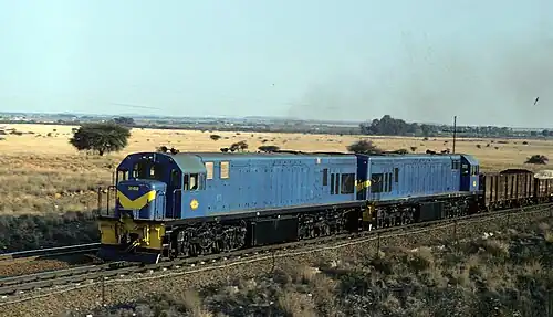 No. 34-058 and 34-059 in SAR Blue Train livery, still without saddle filters, at Modder River, Cape Province on 1 September 1975