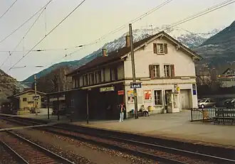 old station building (1992)