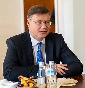 Saeimas priekšsēdētājs tiekas ar Eiropas Komisijas priekšsēdētājas izpildvietnieku - Valdis Dombrovskis (cropped).jpg