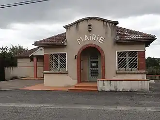 The town hall in Saint-Caprais
