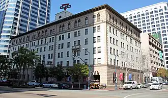 Six-story building where the top and bottom floors are the most elaborate