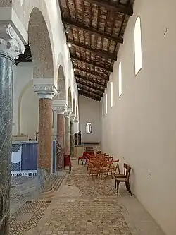 Right side aisle