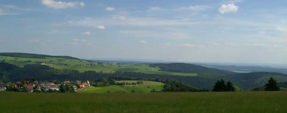 View of Schnett (foreground) and Waffenrod/Hinterrod (background, between the Eckartsberg (760&nbsp;m, left) and Klingeberg (677&nbsp;m, right))