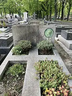 Neumont's grave in Paris