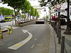 Entrance to the Tunnel de l'Étoile (380&nbsp;m) in Paris in 2012, now used as a cycling tunnel