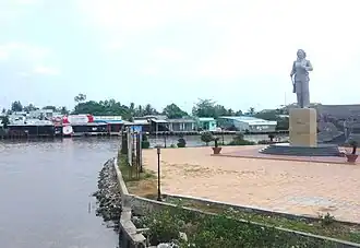 Statue of Martyr Dương Thị Cẩm Vân at the centre of Đầm Dơi township.