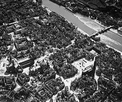 Margaret Bourke-White: Aerial photo of the inner city of the destroyed Wurzburg (1945)