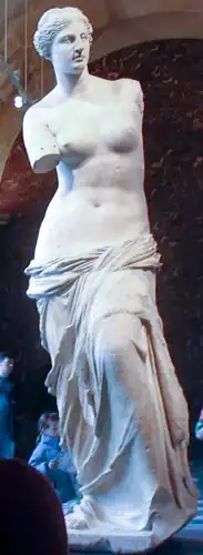 The Venus de Milo statue has an S-curve form.