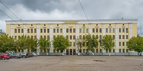 Building on Teatral'naya square