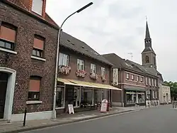 Wankum, church (Sankt Martin Kirche) in the street