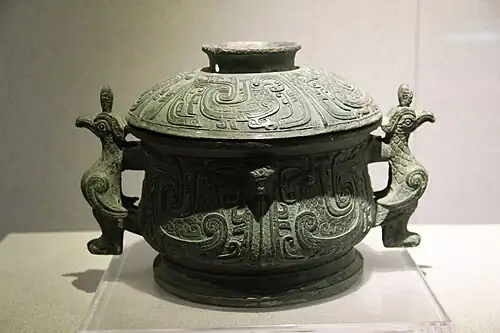 Bronze vessel decorated with bird motifs