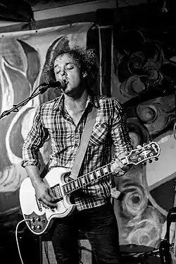 Willim Welsyn performing at Zeegunst, Vleesbaai