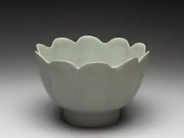 The Warming Bowl in the Shape of a Flower with Light Bluish-green Glaze, Ru ware, c. 1086&nbsp;– c. 1106